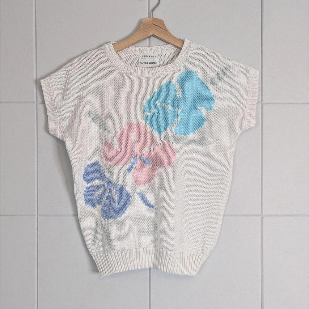 Vintage 80s chunky handknit short sleeved pastel flower knit top
